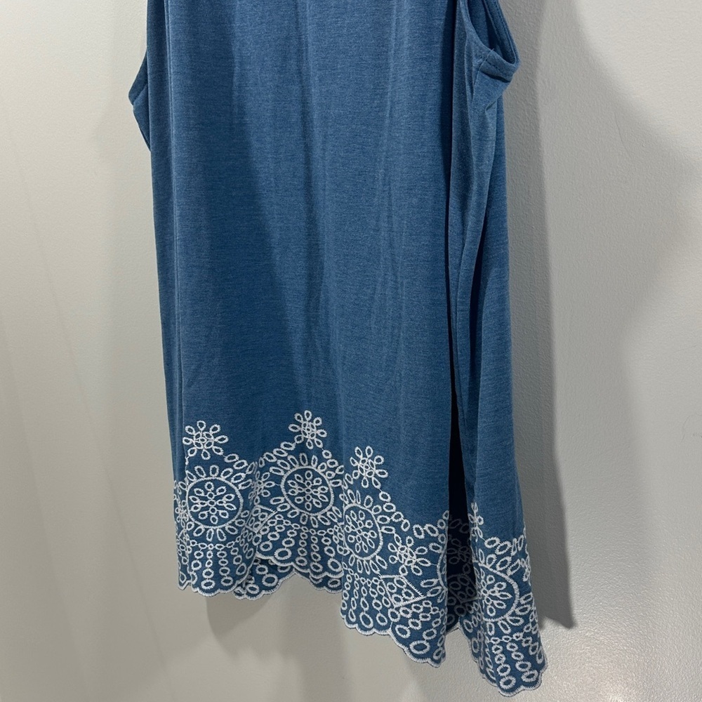Adrianna Papell Blue Sleeveless Top with White Lace Scallop Embroidery XL - Picture 2 of 4